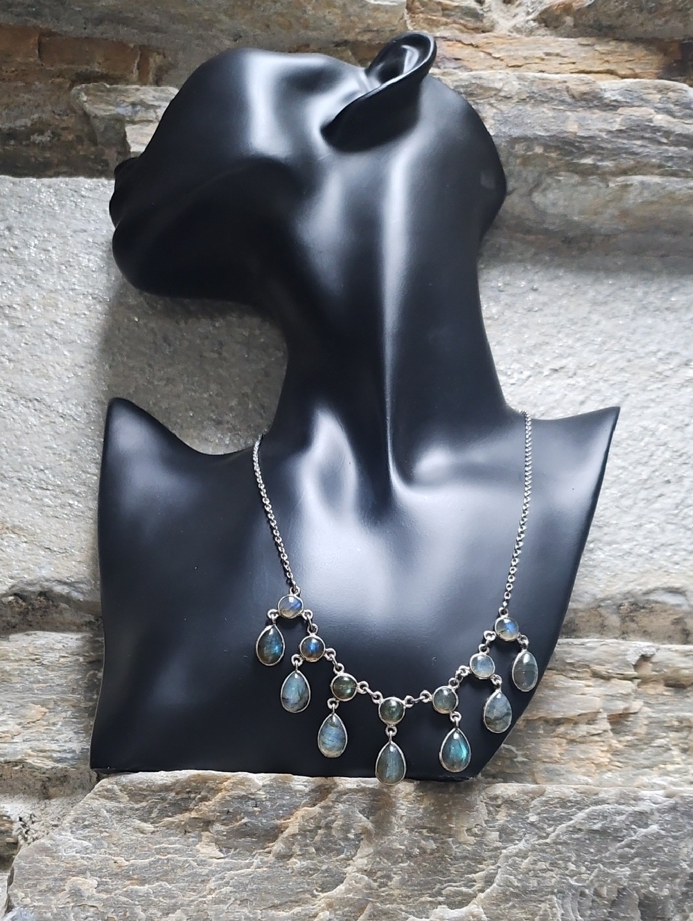 Stunningly Vibrant Labradorite Necklace - Picture 3 of 6